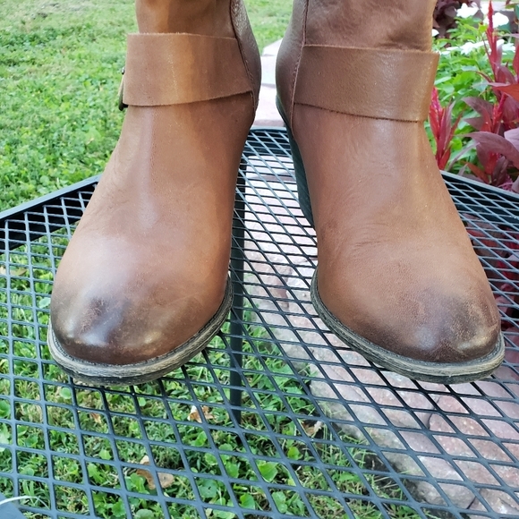 NEW Lucky Brand Tommie Boots Triple Buckles Distressed Leather Ankle Booties - Picture 4 of 14